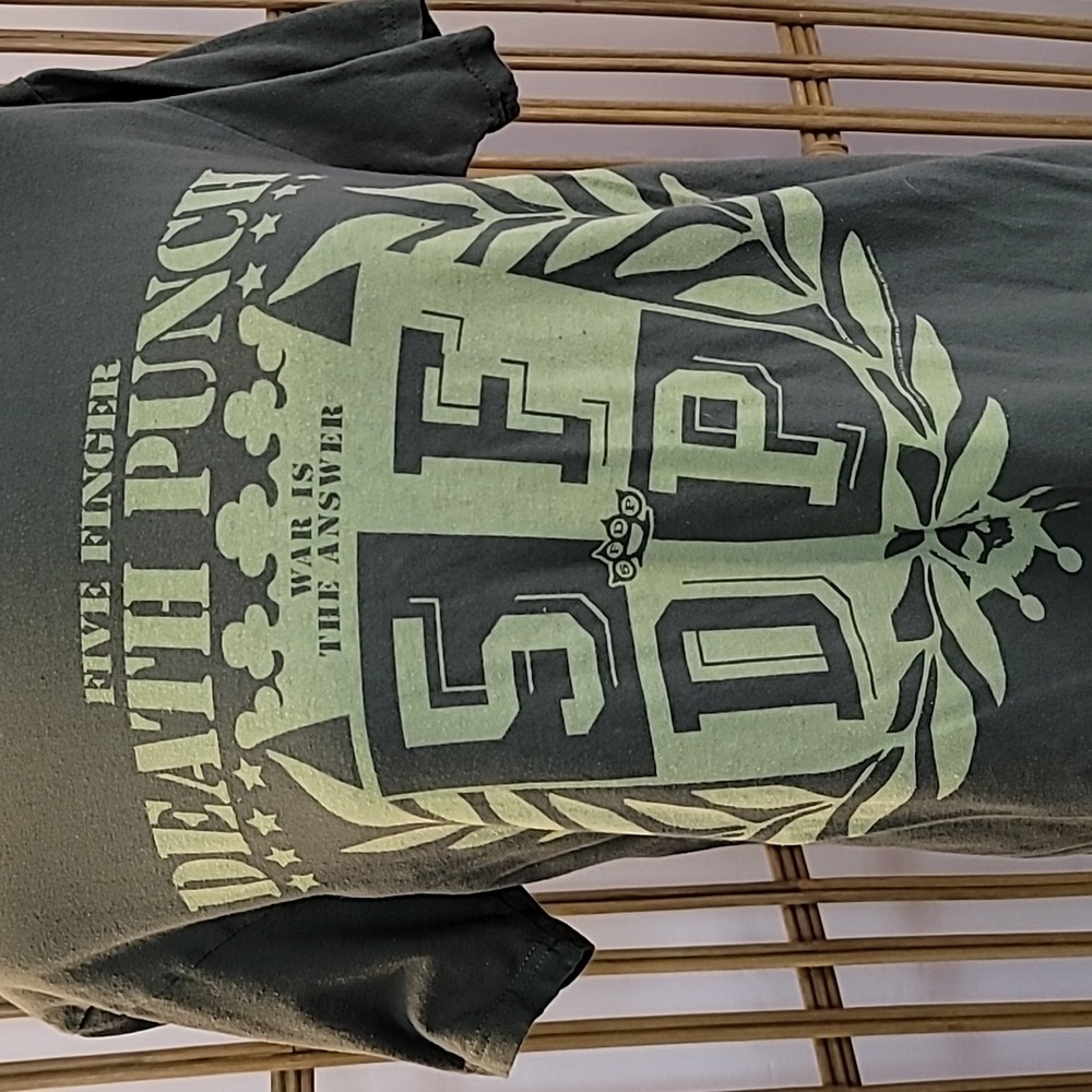 Five Finger Death Punch War is the Answer olive green tee sz M vintage